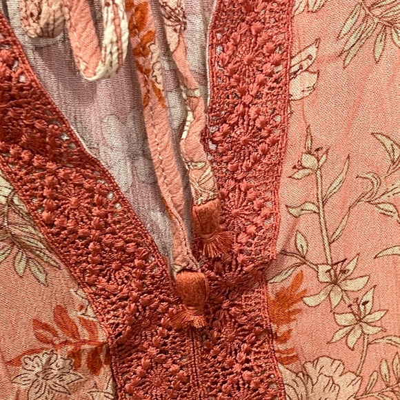 Bunulu Bohemian Style V-Neck Blouse Flowy Sleeves Embroidered Detail Size Large - Picture 4 of 7